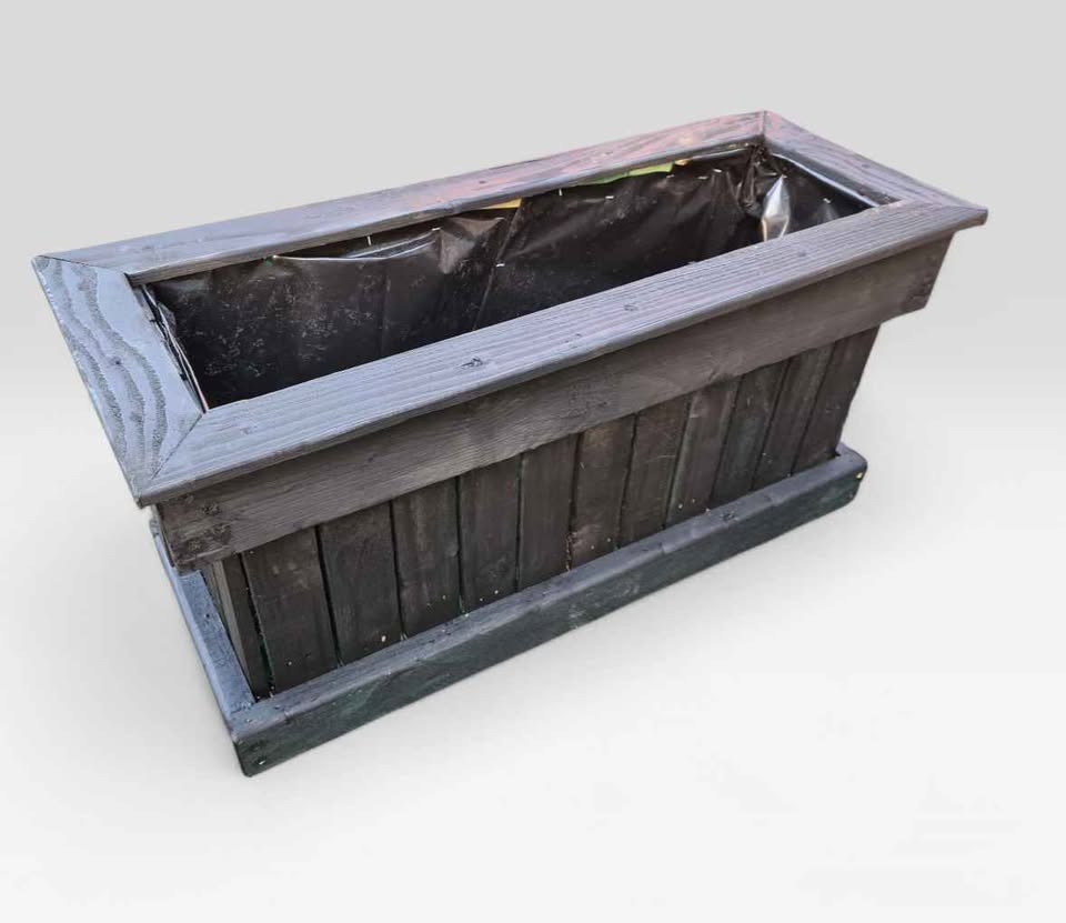 Large Charcoal Vertical Slat Planter – Handmade & Weather-Resistant (ready lined)